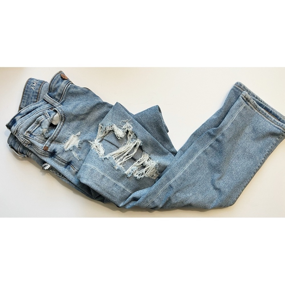 American Eagle Outfitters • Light Wash Destructed Mom Jeans